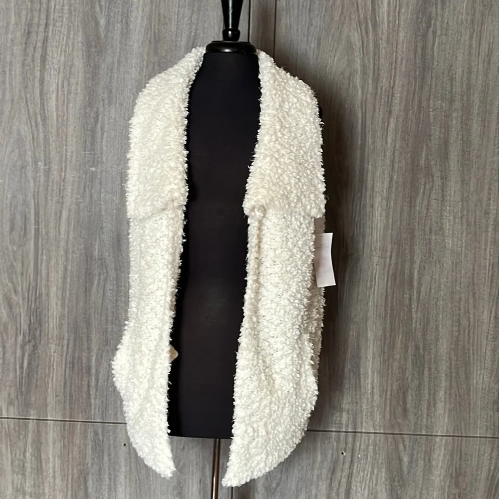 NEW DIRECTIONS Vest - Picture 3 of 11